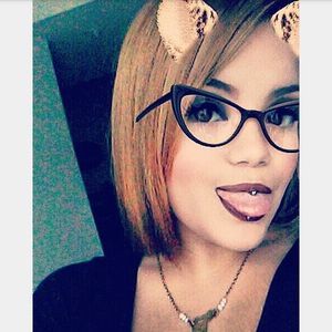 Meet your Posher, Roxana